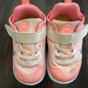 Toddler NIKE sneakers